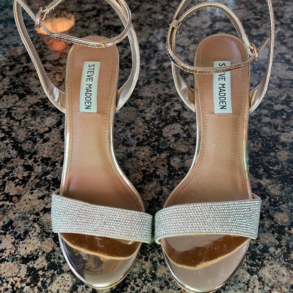 Shoes - Picture 1 of 3